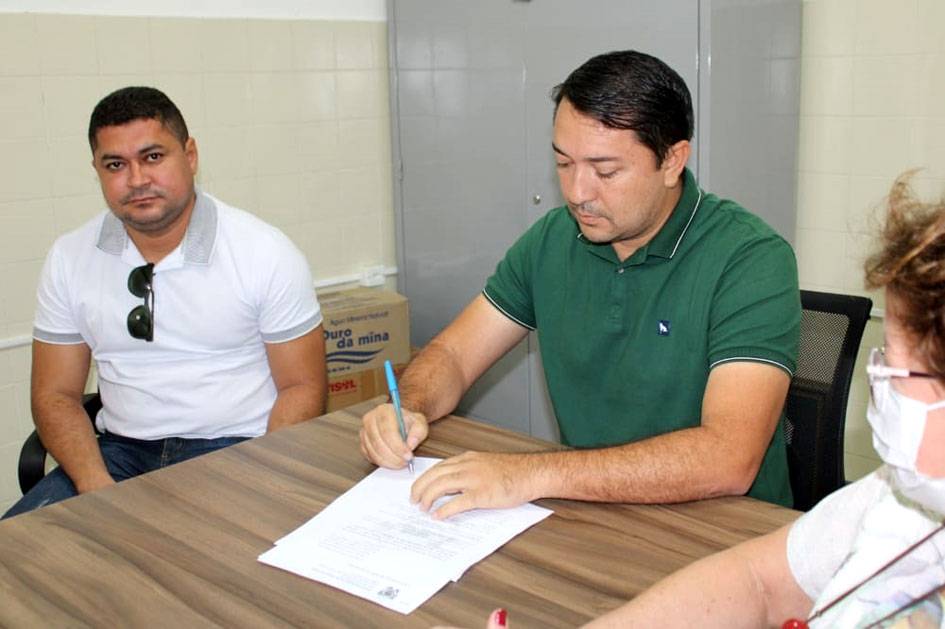 Prefeito Magno sanciona piso salarial aos agentes de saúde e agentes de endemia em Castelo do Piauí